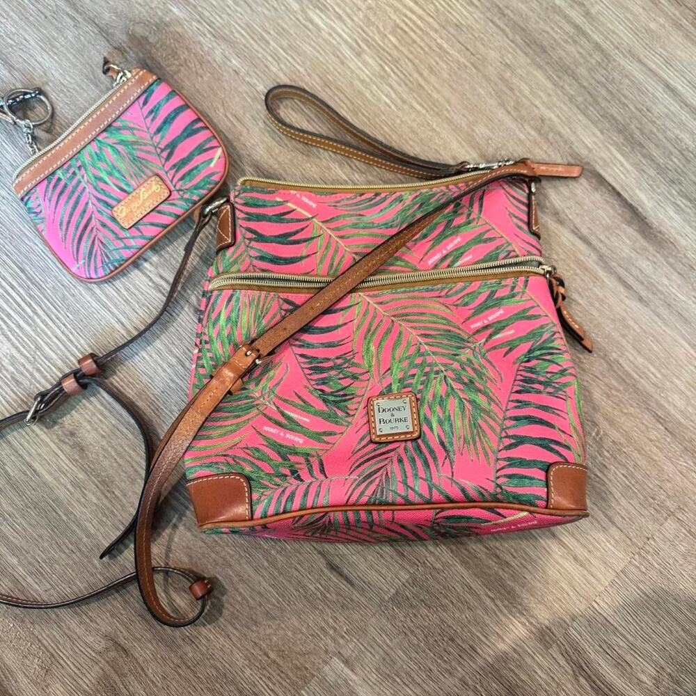 Set dooney bourke pink